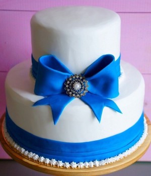 Двухъярусный свадебный торт муляж