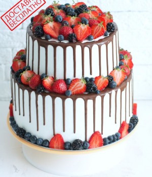 Двухъярусный торт без мастики с ягодами №3
