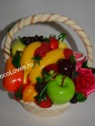 Карамельная корзина с фруктами и ягодами