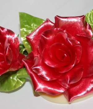"Розы трио" из карамели
