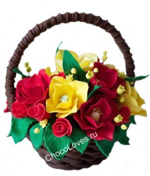Шоколадная корзина с розами и тюльпанами